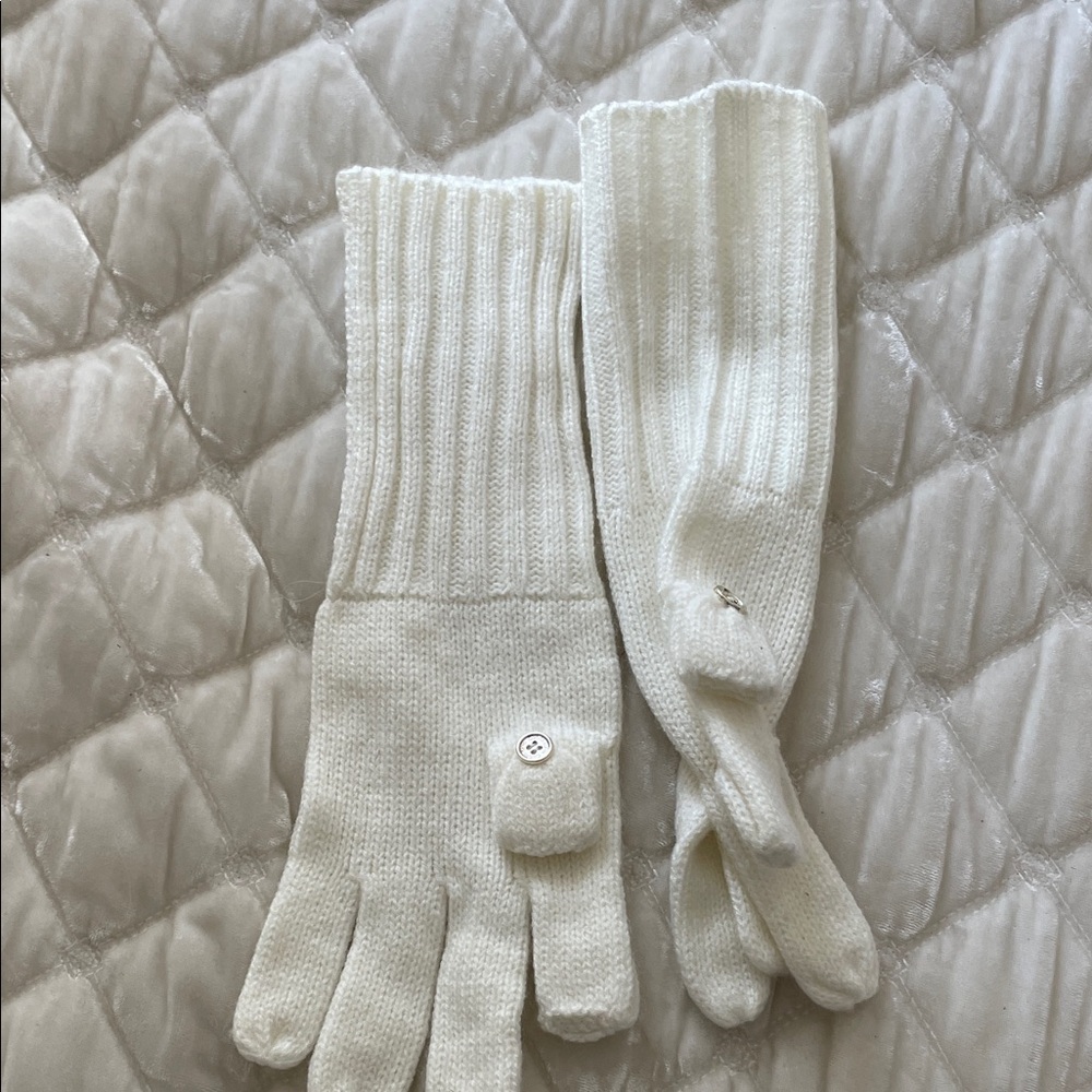 Calvin Klein Women's Cream Knit Button Detail Gloves